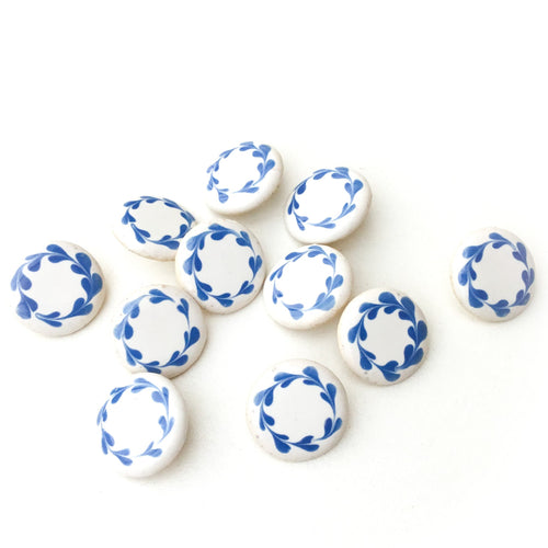 White & Blue Wreath Ceramic Shank Buttons - 11/16