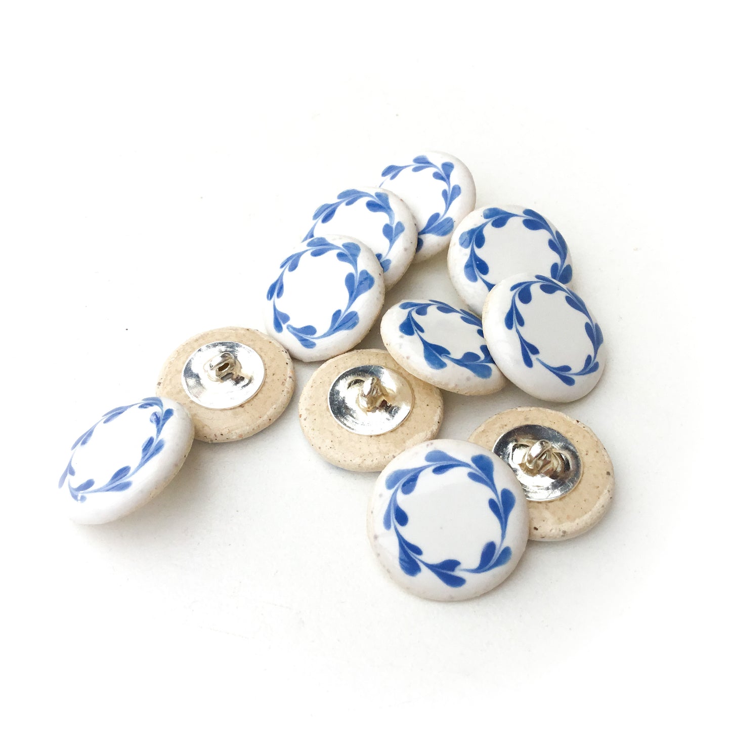 White & Blue Wreath Ceramic Shank Buttons - 11/16"
