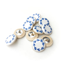 Load image into Gallery viewer, White &amp; Blue Wreath Ceramic Shank Buttons - 11/16&quot;